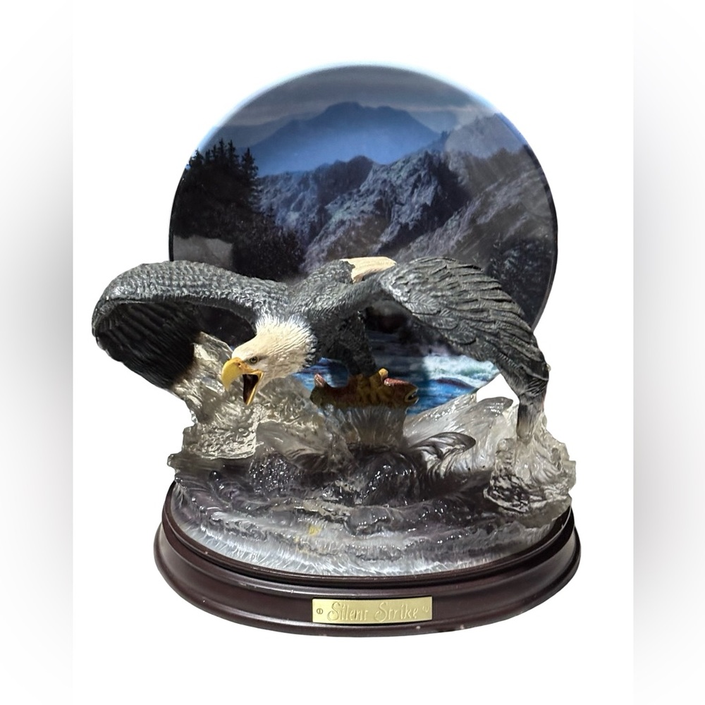 Bradford Exchange “Silent Strike” Eagle Sculpture Plate by Bill Wieger – 2001